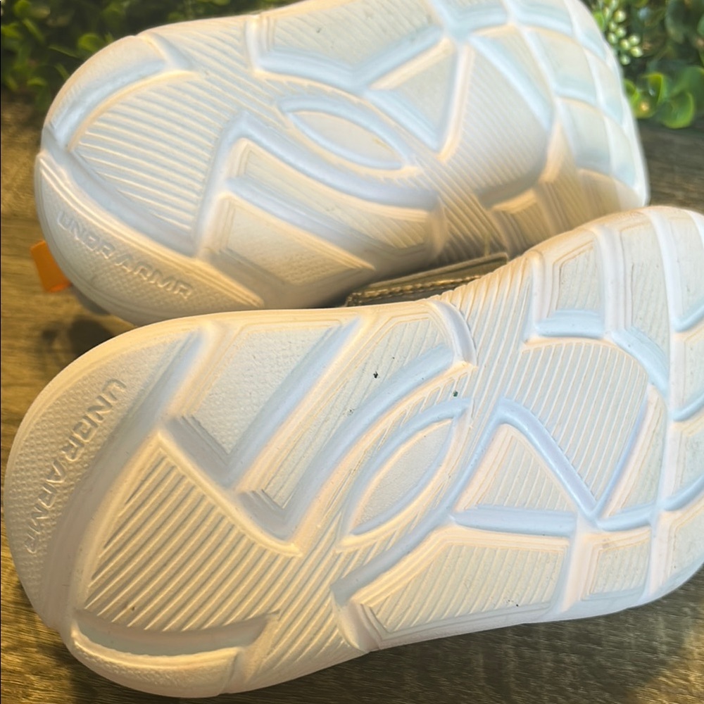 Under Armour Gray and Orange Sneakers with Breathable Mesh - Picture 5 of 7